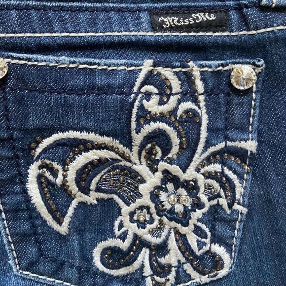Miss Me Cropped Jeans Size 27 Embellished BLING Thick Stitch Stretch Boot Women - Picture 1 of 8